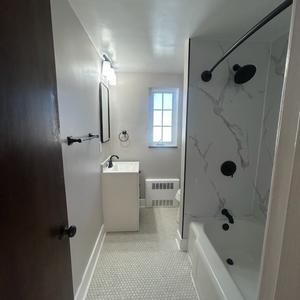 18 C Concord Bathroom 10.jpg